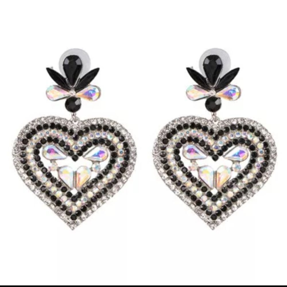 NWOT Heart RhinestoneāEarrings
